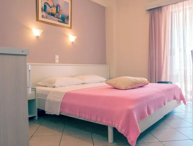 Deluxe, Queen Bed, Partial Sea View, Loukas Hotel &amp; Apartments 2/7