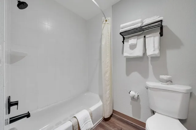 غرفة بسريرين كوين، Econo Lodge 9/10