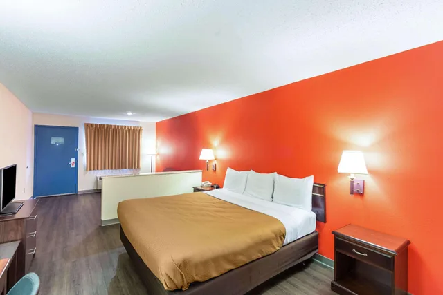 جناح بسرير كينج للمدخنين، Econo Lodge Laurel, MS 1/2