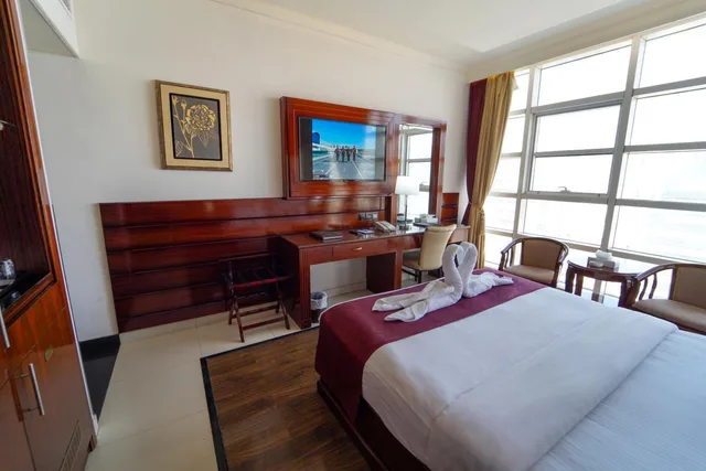 Executive, Suite, Queen Palace Hotel 5/10