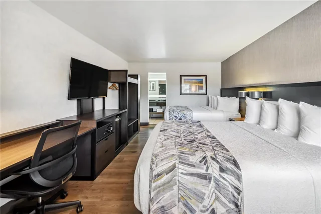 غرفة بسريرين كوين، Best Western Plus Hilltop Inn 2/4