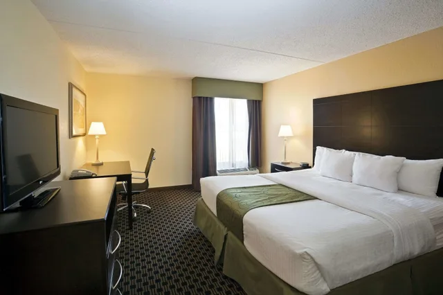 جناح بسرير كينج، La Quinta Inn Suites Salina 2/4