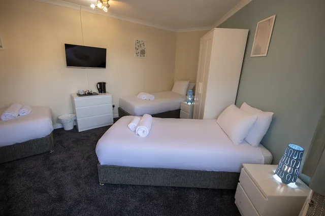 غرفة ثلاثية بثلاثة أسرّة، Irvine Riverside Guesthouse by Payman Club 6/10