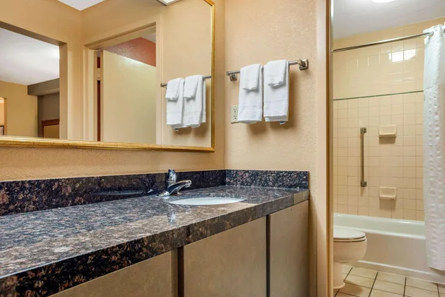 جناح بسريرين كوين، Econo Lodge Inn & Suites Foley-North Gulf Shores 3/3