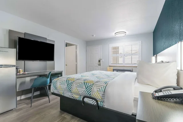 غرفة قياسية بسرير كينج، Studio6 Suites Madera, CA - Yosemite 7/9