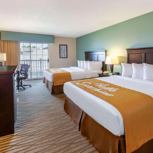 غرفة ديلوكس بسريرين كوين، Days Inn by Wyndham Petoskey 1/2