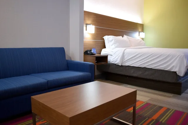 جناح بسرير كينج مع أريكة لذوي الإعاقة، Holiday Inn Express Hotel And Suites Batesville Ar 1/4