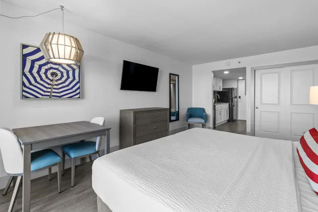 Efficiency, Pinnacle, Deluxe, King Bed, Ocean Front، Compass Cove Resort 4/6