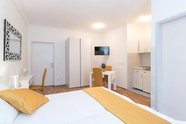 جناح استوديو كلاسيكي بسريرين منفصلين بإطلالة على البحر بشرفة بغرفة نوم واحدة، Villa Voinic 5/8