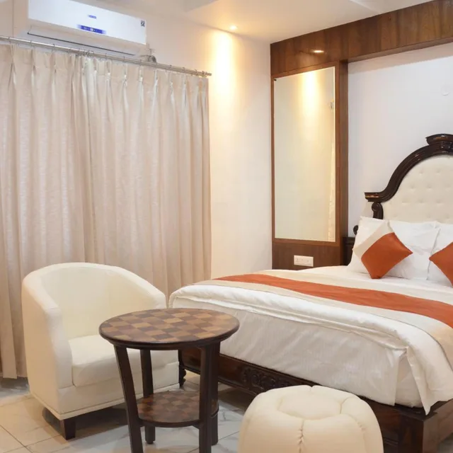 Executive, King Bed, Hotel Loksagar 5/5