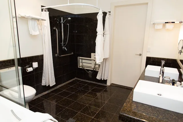 Spa, Suite, King Bed, Accessible, Braemar Lodge Spa 2/2
