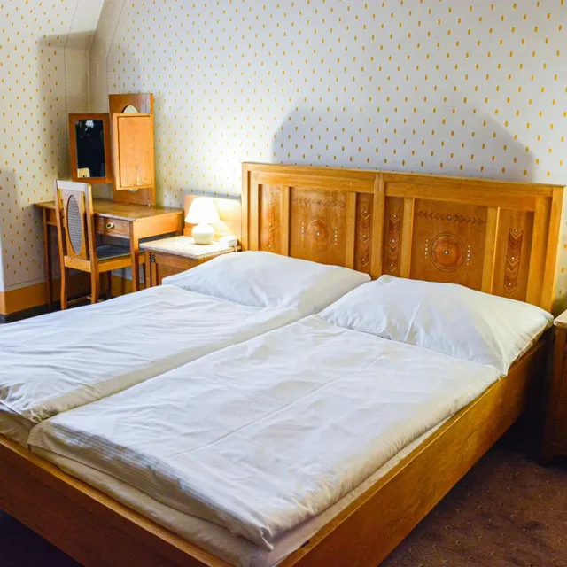 جناح، Hotel Praha Liberec 4/10