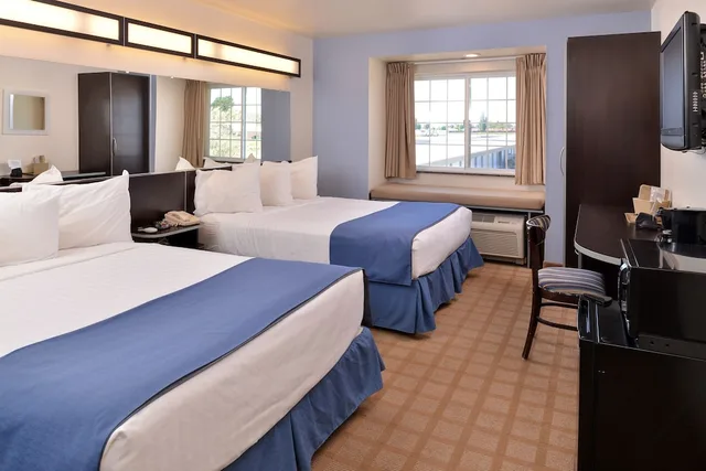 غرفة قياسية بسريرين كوين، Microtel Inn Suites Klamath Falls 1/5
