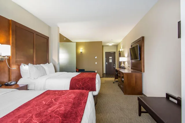 Efficiency, Superior, Suite, 2 Queen Beds، Comfort Suites Regina 2/3