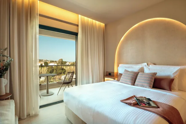 Horizon, Retreat, Queen Bed, Sea View, Sofa، Zeus Eleva Kassandra Lagoon 1/6