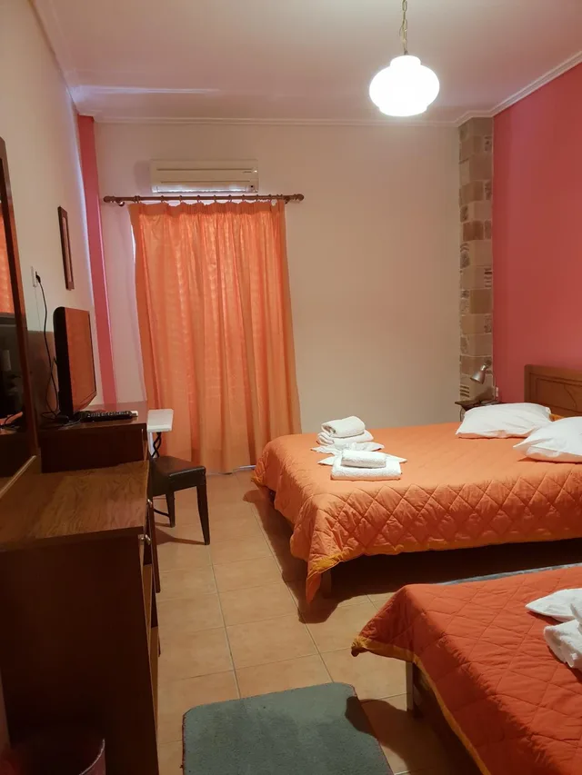 غرفة ثلاثية، Aktaion Hotel 7/10