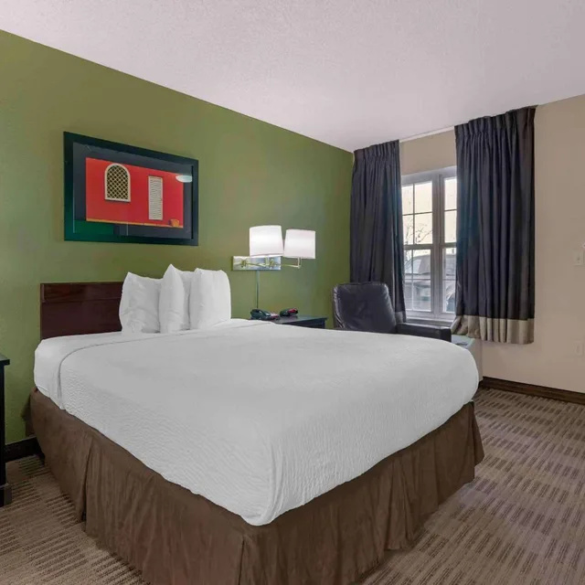 جناح بسرير كينج بمطبخ لذوي الإعاقة، Studio 6 Extended Stay Sacramento Arden Way CA 2/10