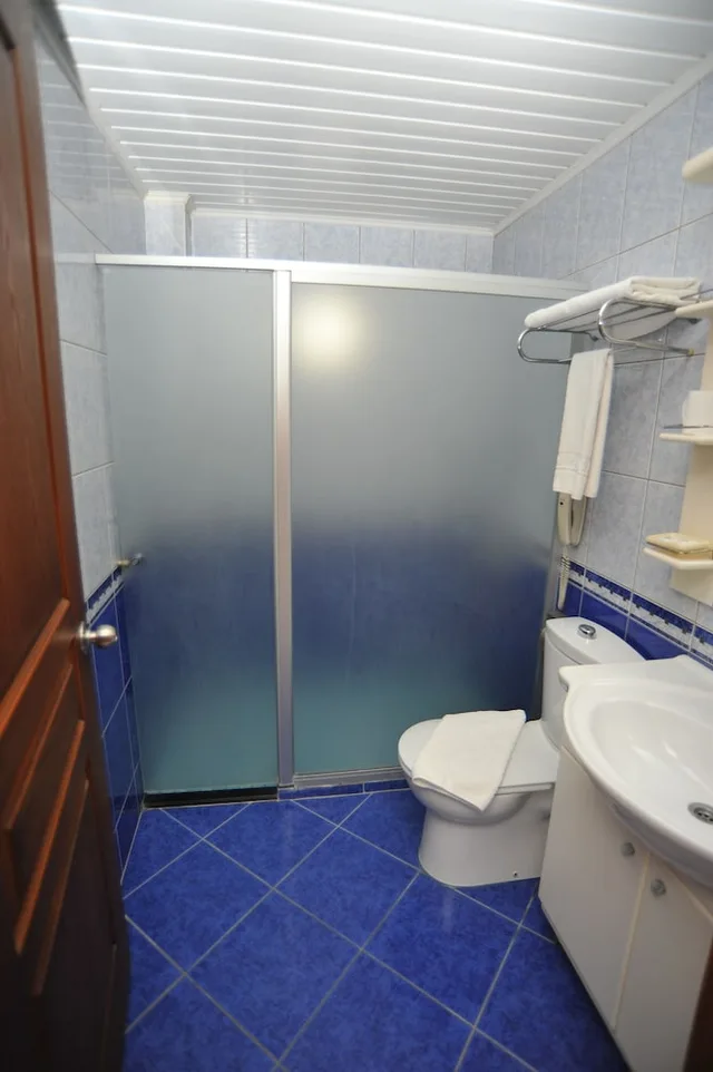 غرفة بسرير مزدوج أو سريرين منفصلين بإطلالة على البحر، Hotel Royal Hill 5/5