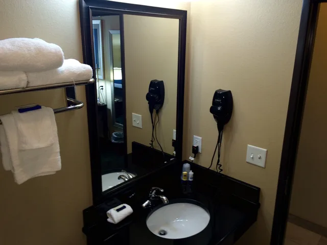 غرفة قياسية بسريرين كوين بإطلالة على المدينة، Cityview Inn And Suites 4/5