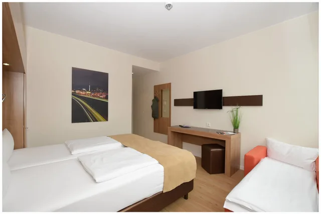 غرفة عائلية بسريرين منفصلين، Motel Plus Berlin 2/4