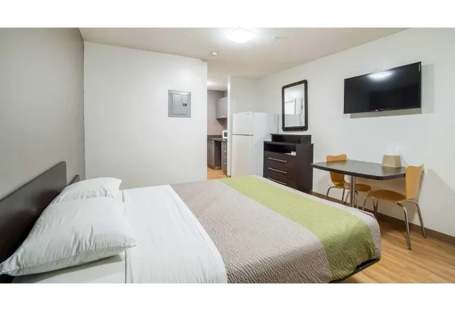 1 Queen Bed - ADA/RI Shower/Smoking/Kitchen، Studio 6 Extended Stay - Augusta, GA - Fort Gordon 1/9