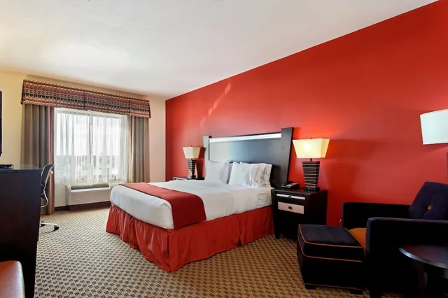 جناح بسرير كينج مع أريكة، Holiday Inn Express Hotel And Suites Odessa 3/9