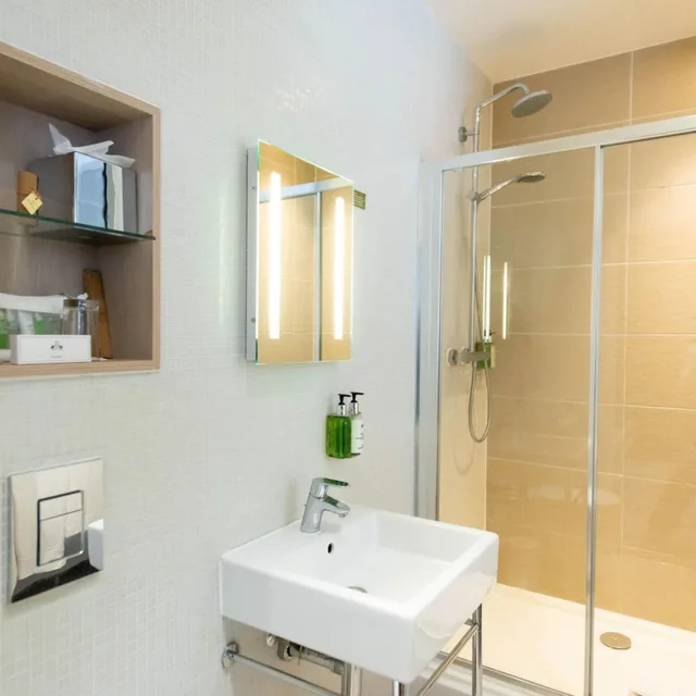 جناح تنفيذي بسرير كينج، The Wesley Hotel London 6/6