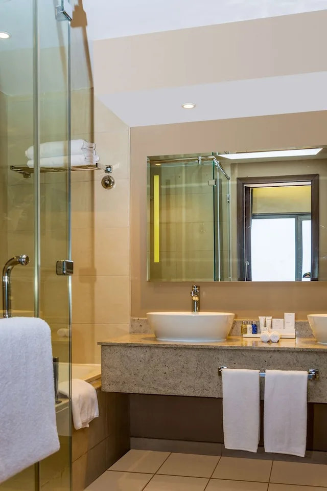 جناح بسرير كينج بإطلالة على البحر، RADISSON BLU HOTEL, SOHAR 7/9
