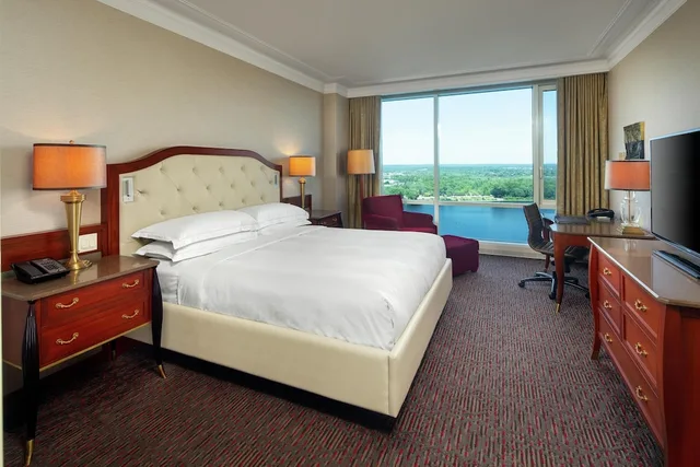 Classic, King Bed, Hilton Lac Leamy 1/7