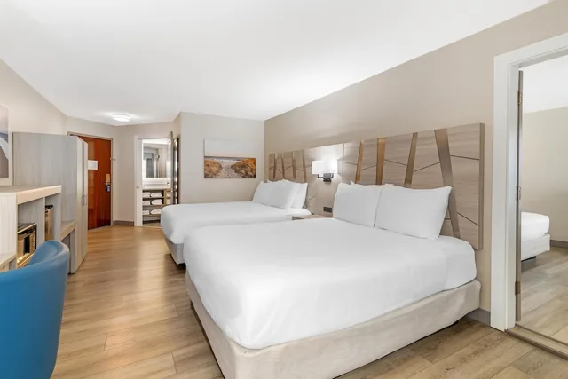 جناح بسريرين كوين، Best Western Plus The Inn At Hampton 4/10