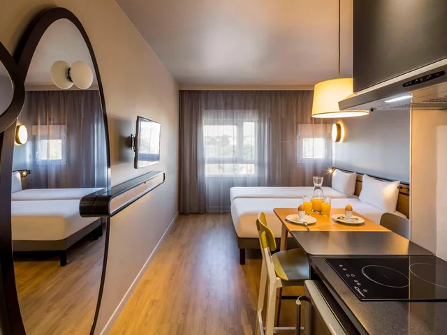 Studio, 2 Beds, Aparthotel Adagio Access Montpellier Centre 1/3