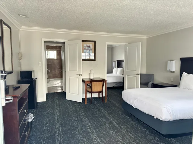1 Bedroom, Suite, 2 Queen Beds, Stargazer Inn And Suites 3/10
