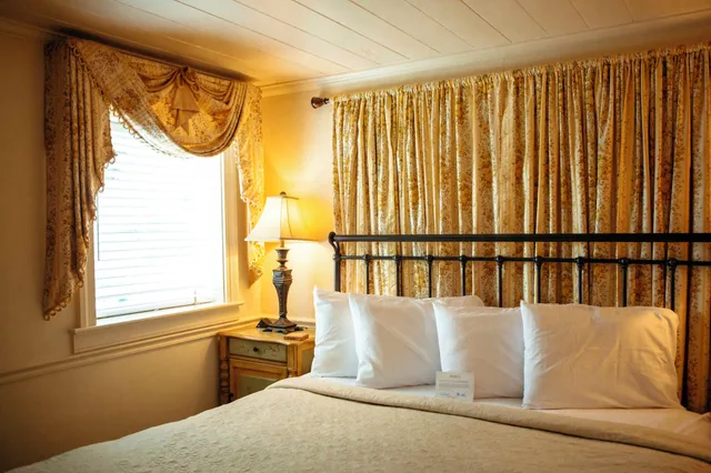 Old Quarter, King Bed، Anchuca Historic Mansion & Inn 2/4