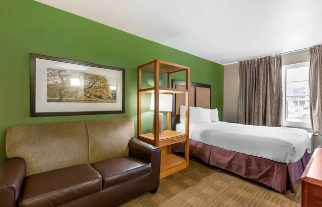 استوديو ديلوكس بسرير كوين مع أريكة، Extended Stay America Suites Phoenix Midtown 4/9