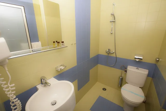 غرفة قياسية بسرير مزدوج، Family Hotel Saint George 3/3