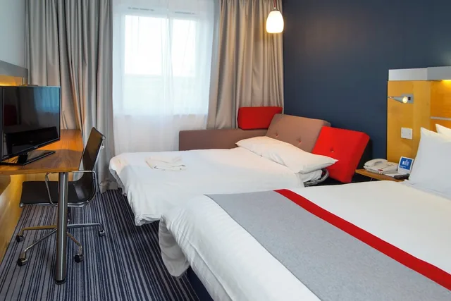 غرفة قياسية بسرير مزدوج مع أريكة، Holiday Inn Express London Epsom Downs 7/10
