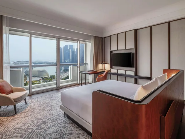 جناح بسرير كينج بشرفة، Fairmont Singapore 2/2