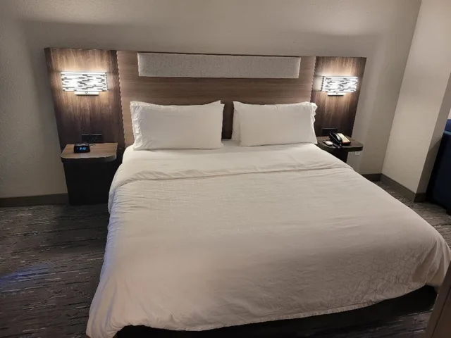 جناح بسرير كينج لذوي الإعاقة، Holiday Inn Express Hotel And Suites Starkville 2/2