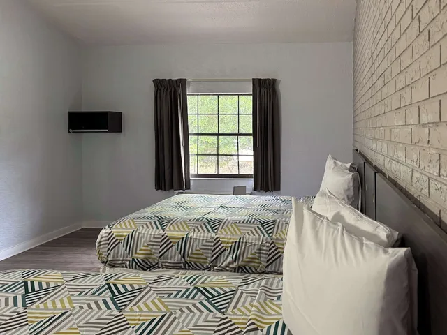 غرفة قياسية بسريرين مزدوجين بمطبخ للمدخنين، Studio6 Tallahassee, FL – North Monroe 3/10