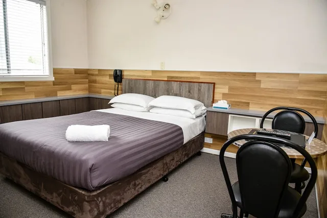 Standard, Queen Bed, HOBART TOWER MOTEL 2/4