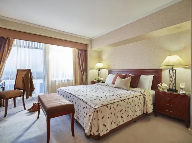 Regency, Suite, Queen Bed، Pamodzi Lusaka 3/3