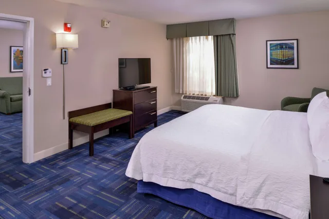 1 Bedroom, Suite, King Bed, Hampton Inn Eugene 1/2