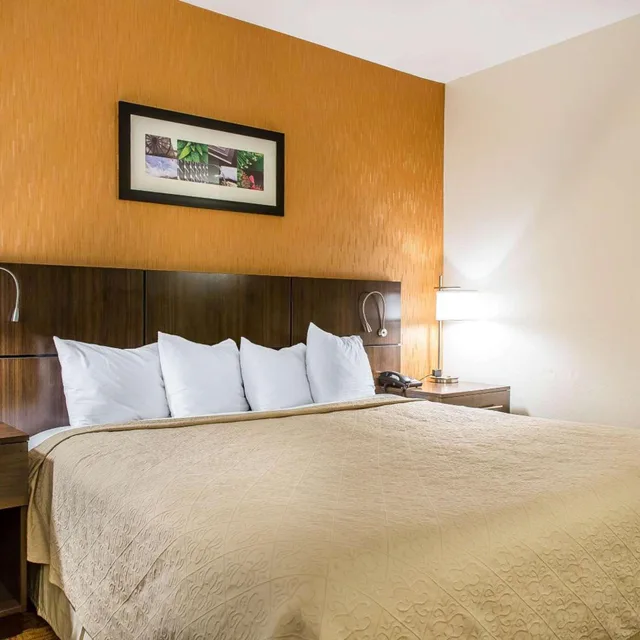 غرفة سوبيريور بسرير كينج، Quality Inn and Suites Middletown Newport 1/2