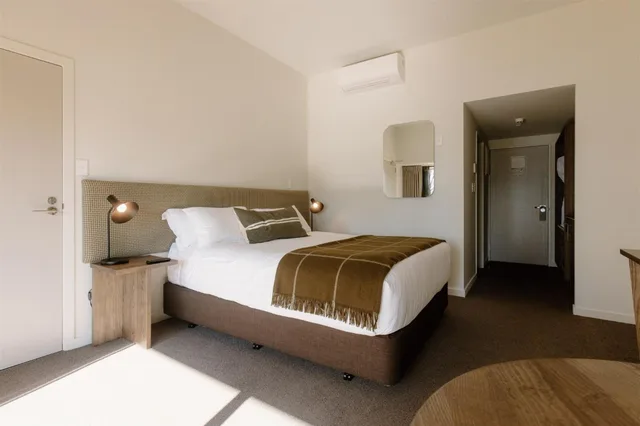 Premium, Apartment, 2 King Beds, Edgewater Hotel 2/6