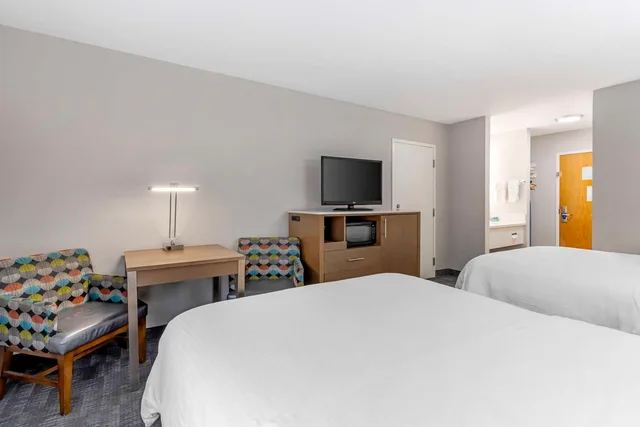 جناح بسريرين كوين بحوض استحمام لذوي الإعاقة، Best Western Galt Inn 2/3