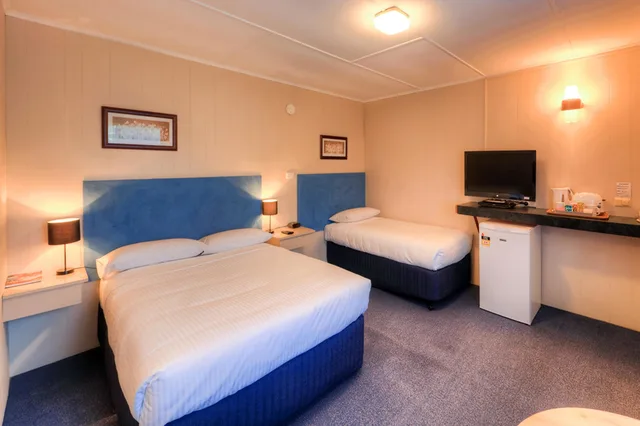 Standard, 1 Queen and 1 Single Bed, Best Western Burnie Murchison Lodge 1/3