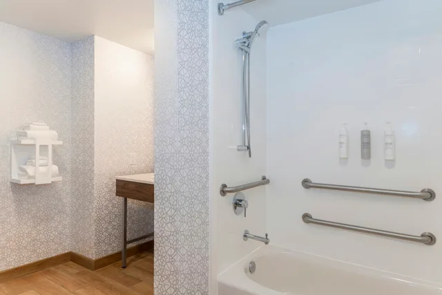 جناح بسرير كينج لذوي الإعاقة، Hampton Inn & Suites St. Louis/Chesterfield 2/4