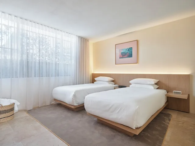 Oxford, Family Suite, Queen and Twin Beds، Oxford House 2/2