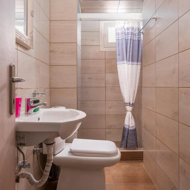 غرفة فاخرة رباعية، Ouzas Hotel 10/10
