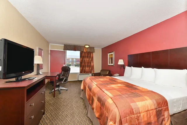 غرفة بسرير كينج، Rodeway Inn Ardmore,OK 1/2